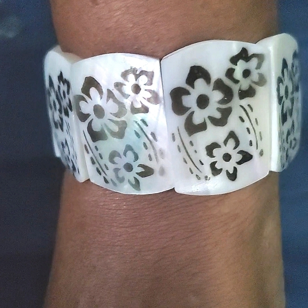Mother of Pearl Flower Hand Carved Stretch Bracelet